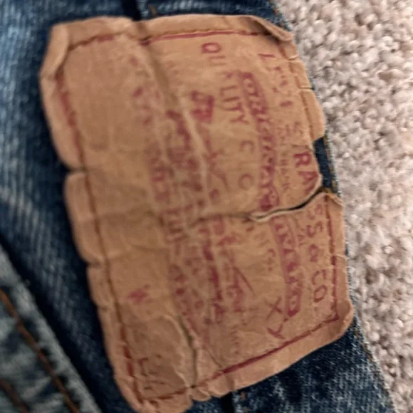 Distressed Levi’s 501 Blue Jeans - Picture 7 of 15